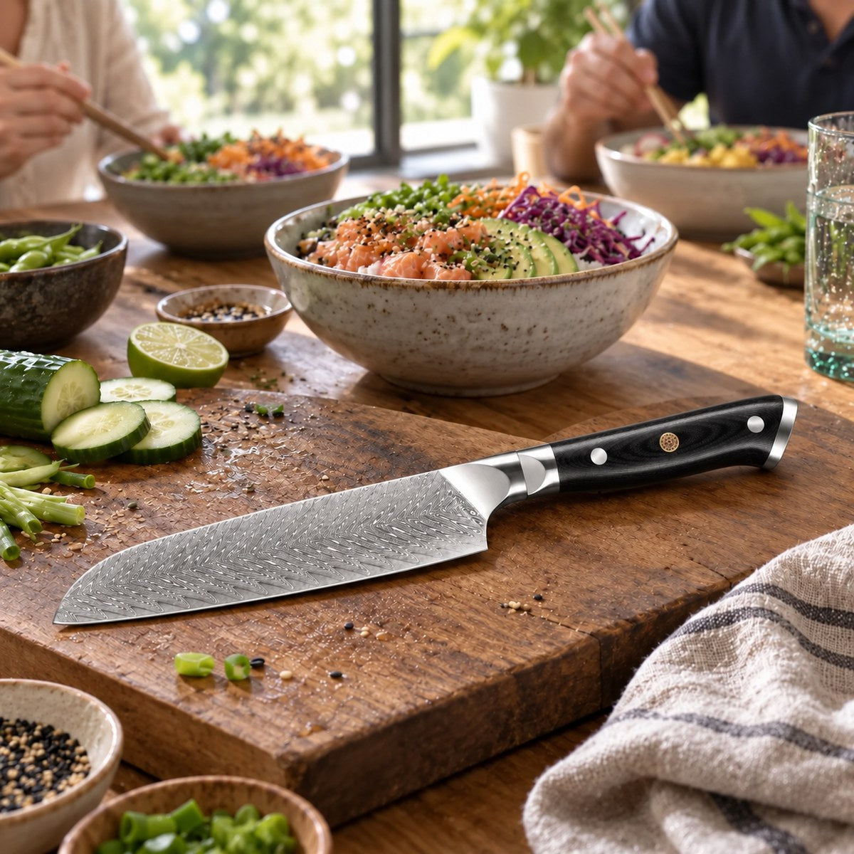 Couteau santoku 18 cm – Damas Classique - santoku damas classique essential black 5 lifestyle